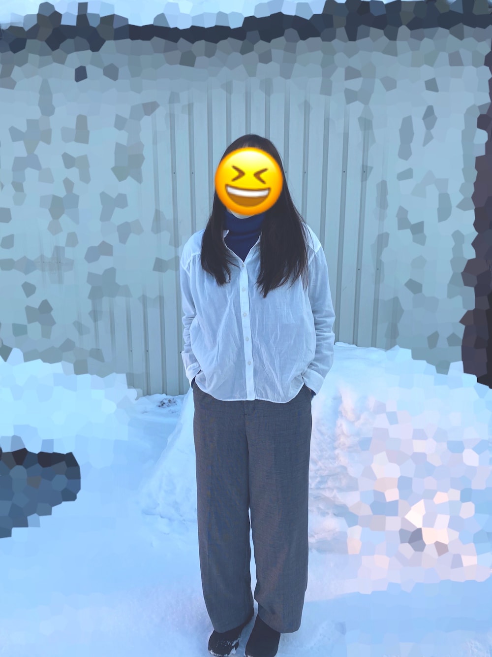 「大人女子、お出かけコーデ、おしゃれさんと繋がりたい、大人コーデ、カジュアルコーデ、大人カジュアル、シャツ/ブラウス、プチプラコーデ、メンズライク、ダウンジャケット、北海道、冬」｜「GLACIERのアイテム（パンツ、グレー系）」を使った、napiさん（レディース・163cm）の冬コーディネートの1枚目の写真