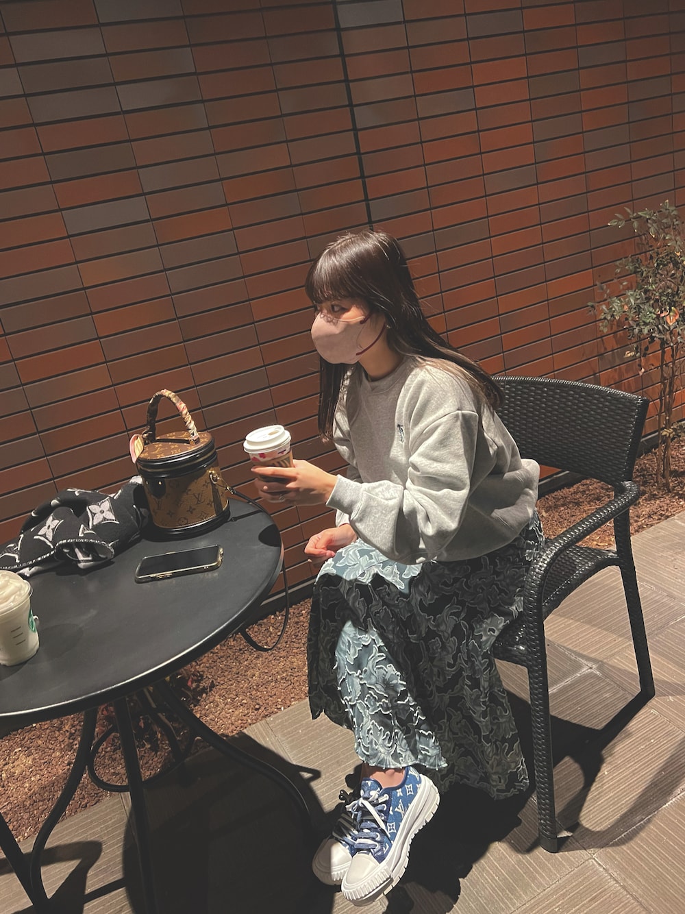 「春服コーデ、休日コーデ、骨格ウェーブ、スニーカーコーデ」｜「SNIDELのオリジナルロゴスウェット（スウェット、グレー系）」を使った、.nao.さん（レディース・154cm）の春コーディネートの1枚目の写真
