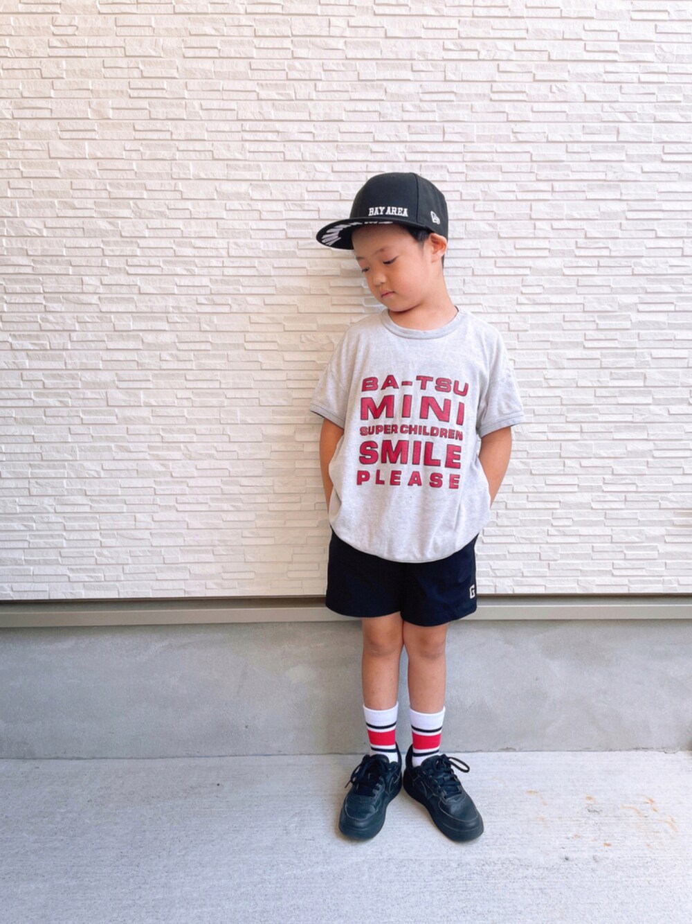 「夏コーデ、キッズファッション、プリントT、古着MIX、ショートパンツ、ストリート、ラインソックス、NIKE、エアフォースワン」｜「NEW ERAの【NEWERA】KIDS 950 BAY AREA 【ニューエラ】（キャップ、ブラック系）」を使った、kotaroさん（キッズ・110cm）の夏コーディネートの1枚目の写真