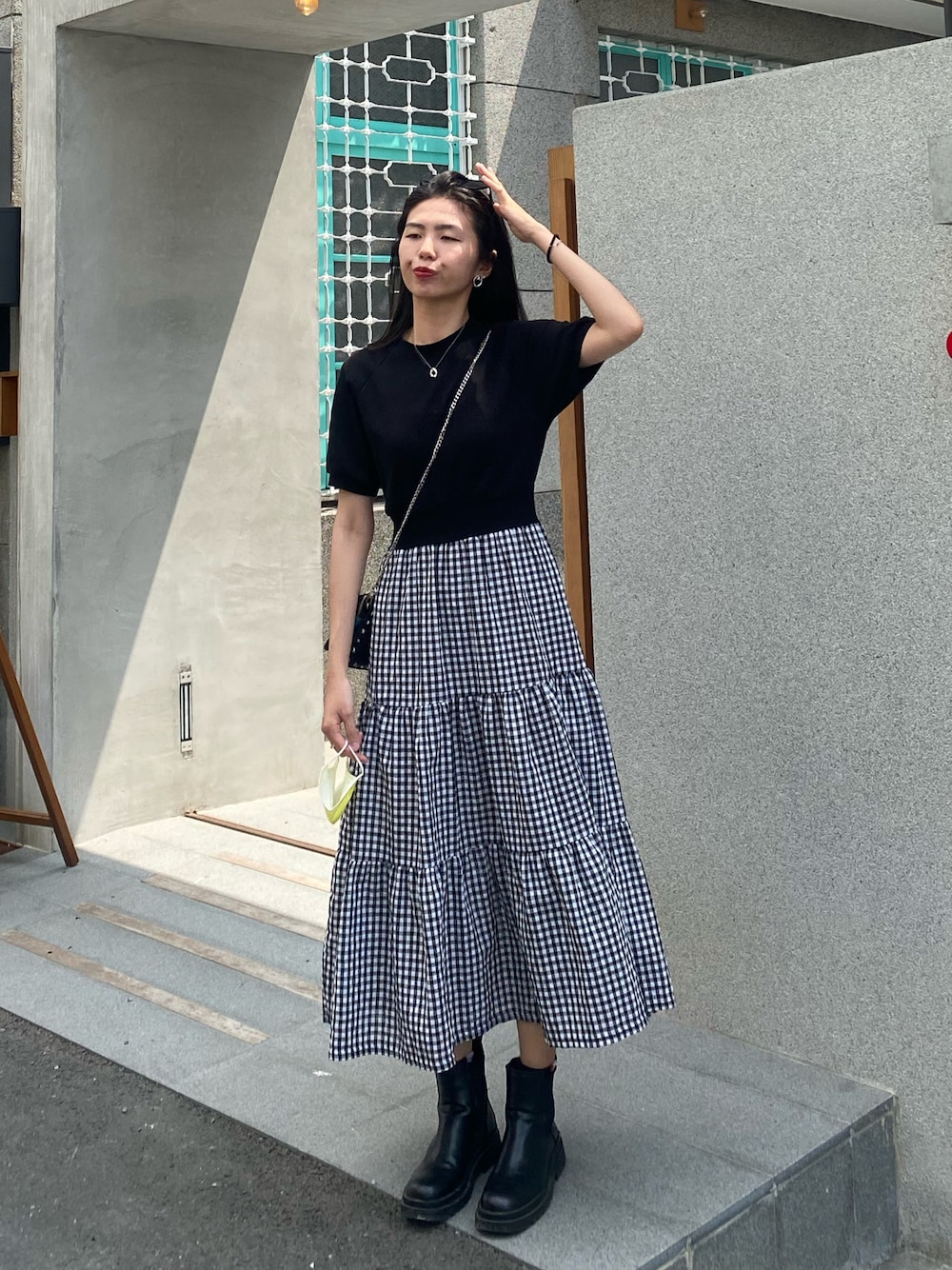 「girl、summer、ZARA、여자、치마、원피스」｜「ZARAのアイテム（バッグ、ブラック系）」を使った、SIA. 왕시아.  まさこ.さん（レディース・163cm）の春コーディネートの1枚目の写真