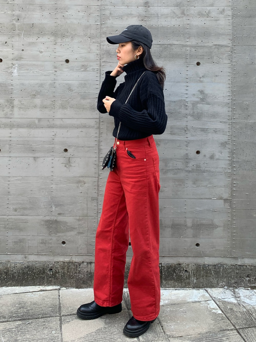 「girl、winter、겨울、red」｜「NIKEのNIKE/ナイキ LEGACY 91 SWOOSH FRONT CAP レガシー91 キャップ（キャップ、ホワイト系）」を使った、SIA. 왕시아.  まさこ.さん（レディース・163cm）の冬コーディネートの1枚目の写真