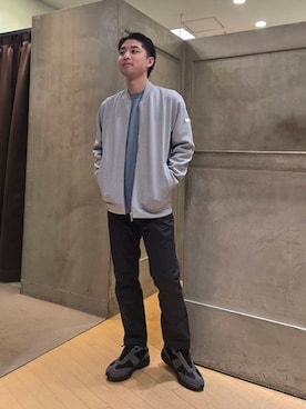「TAKEO KIKUCHI（タケオキクチ）の【全7サイズ×7色展開！】トップマルチヘリンボン パンツ（スラックス、グレー系）」を使った、駆さん（メンズ・167cm）の冬コーディネート