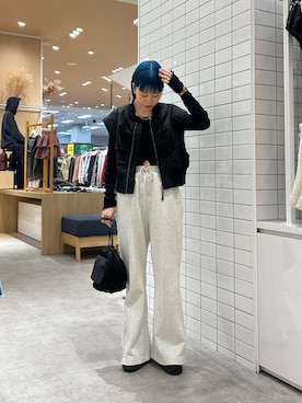 「CIAOPANIC TYPY（チャオパニックティピー）のフリンジ微フレアスウェットパンツ（その他パンツ）」を使った、田原美波さん（レディース・158cm）の春コーディネート