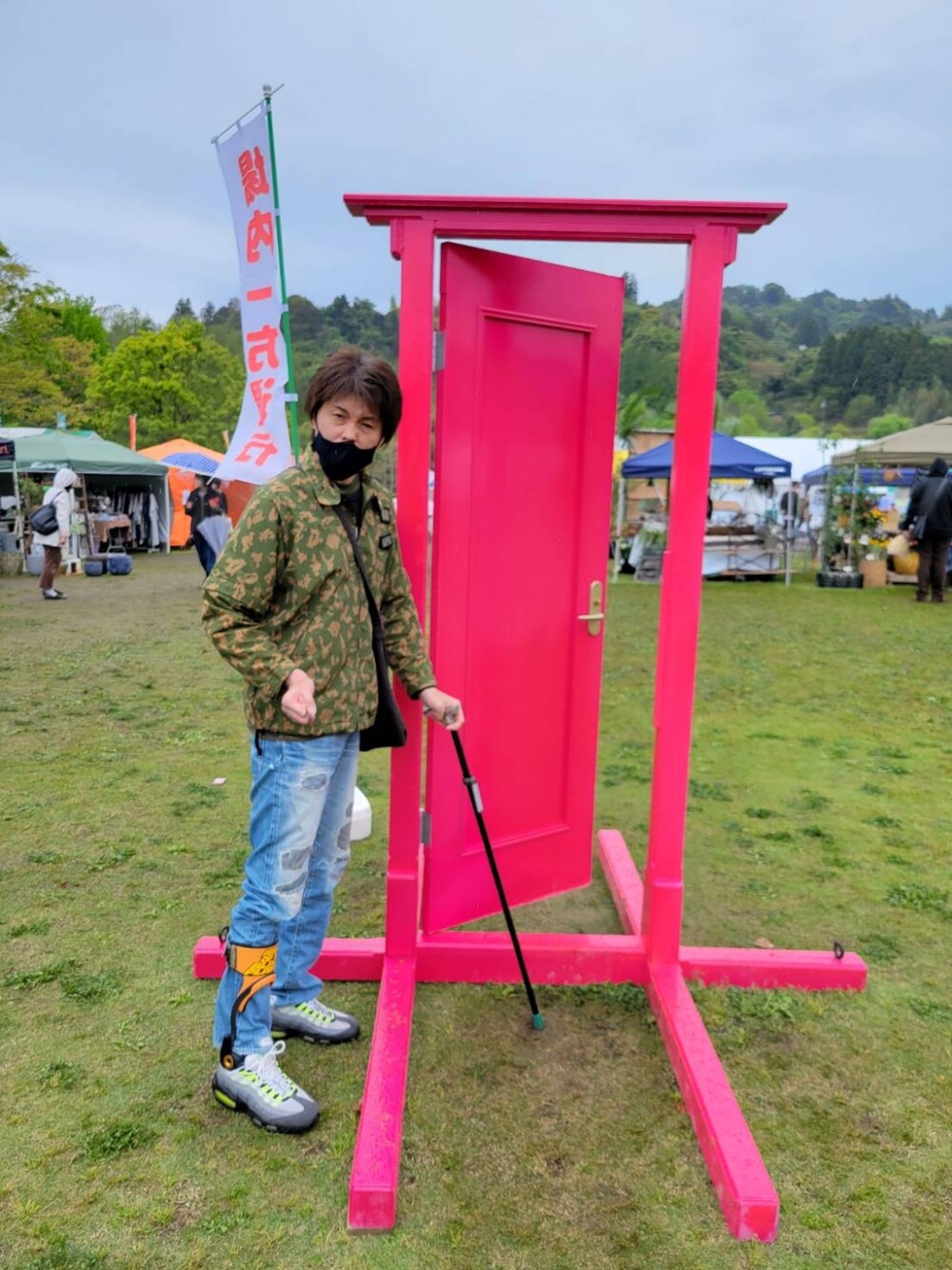 「ウォーキングスタイル」｜「NEIGHBORHOODのアイテム（マスク、ブルー系）」を使った、🤘hiroyuki🤘さん（メンズ・181cm）の春コーディネートの1枚目の写真