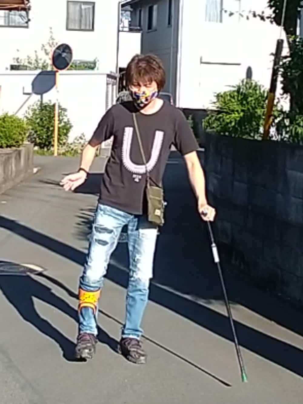 「ウォーキングスタイル」｜「A BATHING APEのアイテム（マスク、イエロー系）」を使った、🤘hiroyuki🤘さん（メンズ・181cm）の秋コーディネートの1枚目の写真