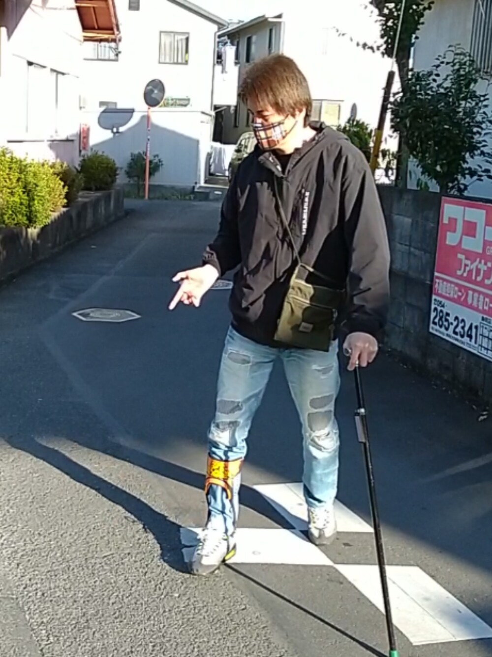 「ウォーキングスタイル」｜「A BATHING APEのアイテム（マスク、ブラウン系）」を使った、🤘hiroyuki🤘さん（メンズ・181cm）の冬コーディネートの1枚目の写真