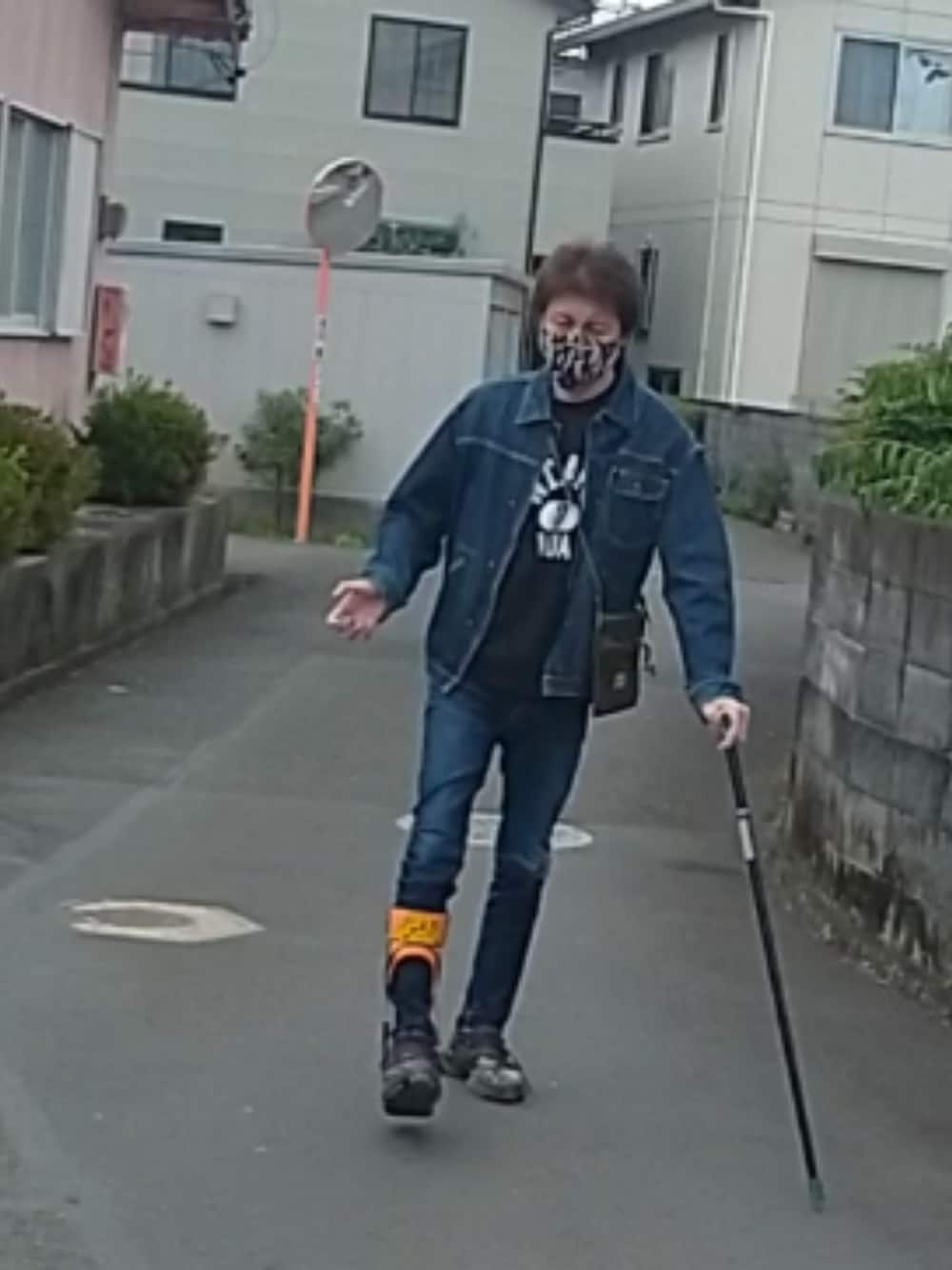 「ウォーキングスタイル」｜「A BATHING APEのとライバル柄（マスク、ベージュ系）」を使った、🤘hiroyuki🤘さん（メンズ・181cm）の秋コーディネートの1枚目の写真