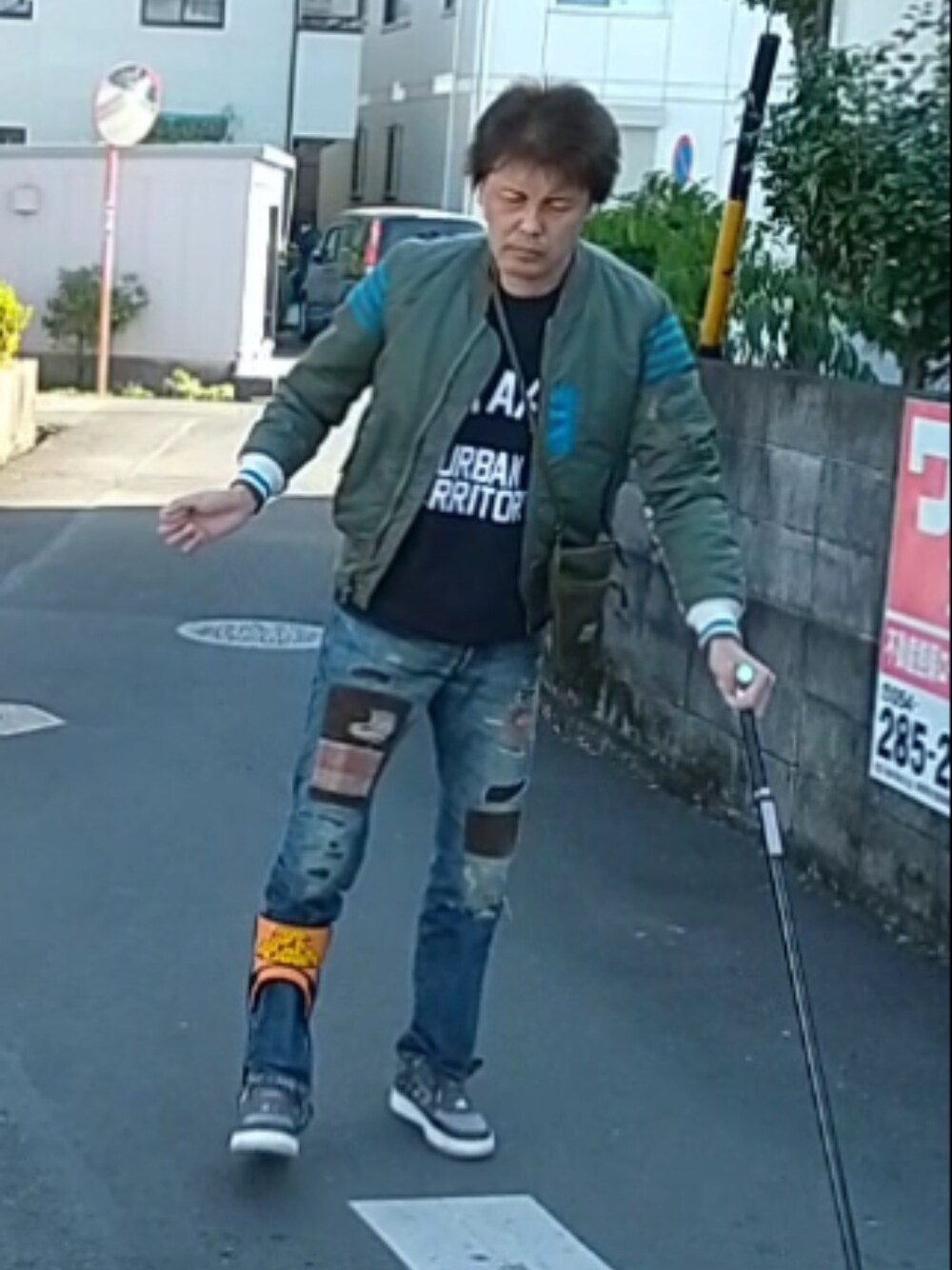 「ウォーキングスタイル」｜「fragment designのアイテム（MA-1、グリーン系）」を使った、🤘hiroyuki🤘さん（メンズ・181cm）の秋コーディネートの1枚目の写真