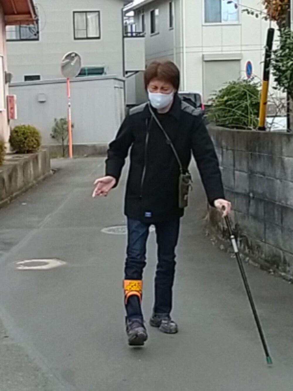 「ウォーキングスタイル」｜「NEIGHBORHOODのアイテム（ピーコート、ブラック系）」を使った、🤘hiroyuki🤘さん（メンズ・181cm）の冬コーディネートの1枚目の写真