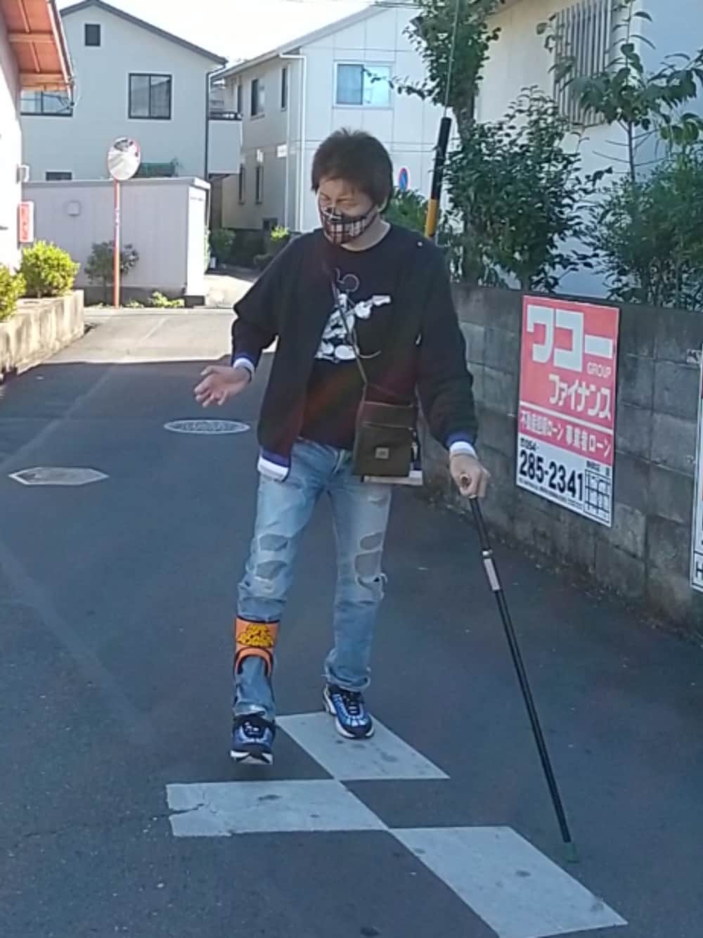 「ウォーキングスタイル」｜「A BATHING APEのアイテム（マスク、ブラウン系）」を使った、🤘hiroyuki🤘さん（メンズ・181cm）の秋コーディネートの1枚目の写真