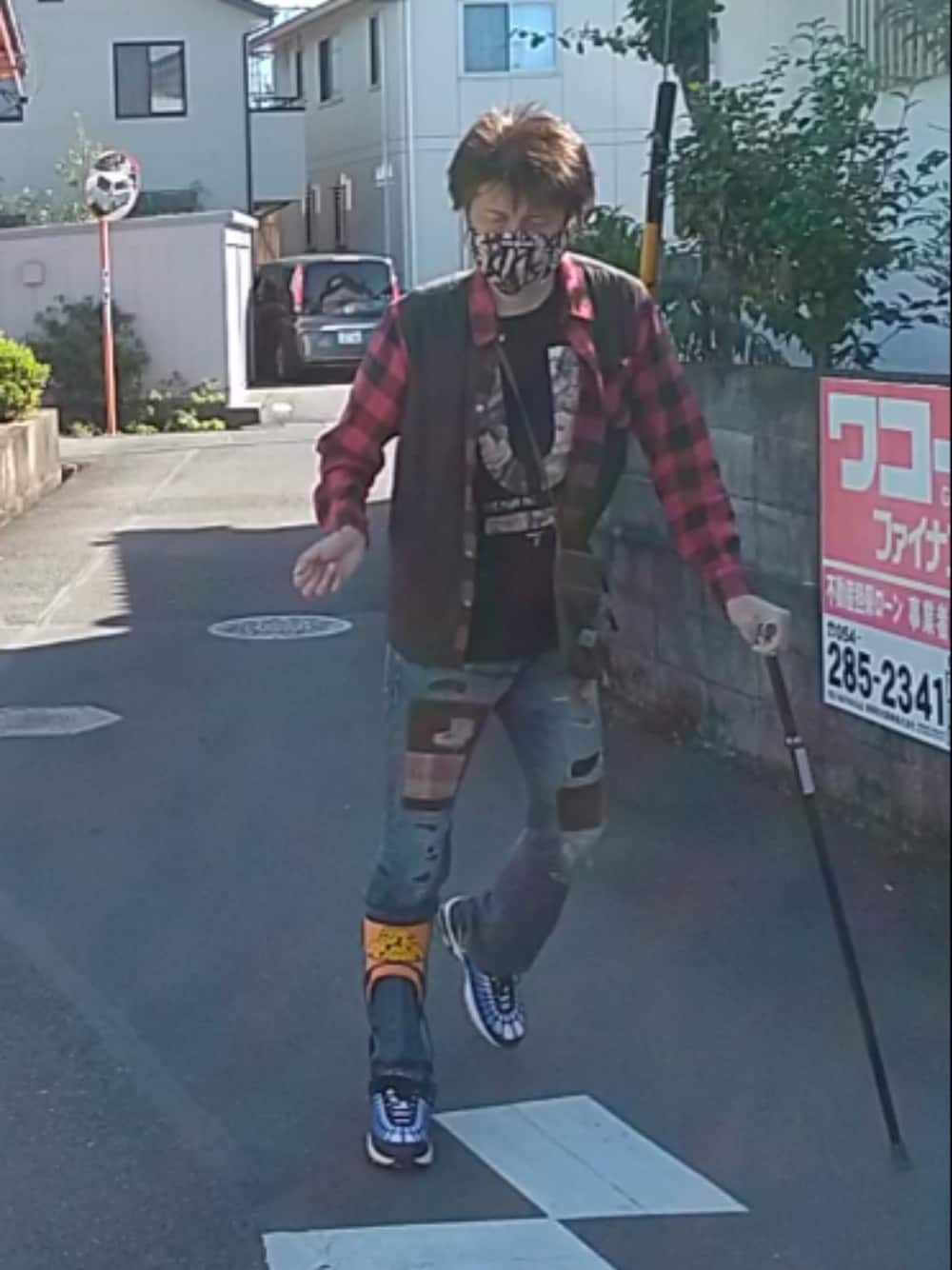 「ウォーキングスタイル」｜「A BATHING APEのとライバル柄（マスク、ベージュ系）」を使った、🤘hiroyuki🤘さん（メンズ・181cm）の秋コーディネートの1枚目の写真