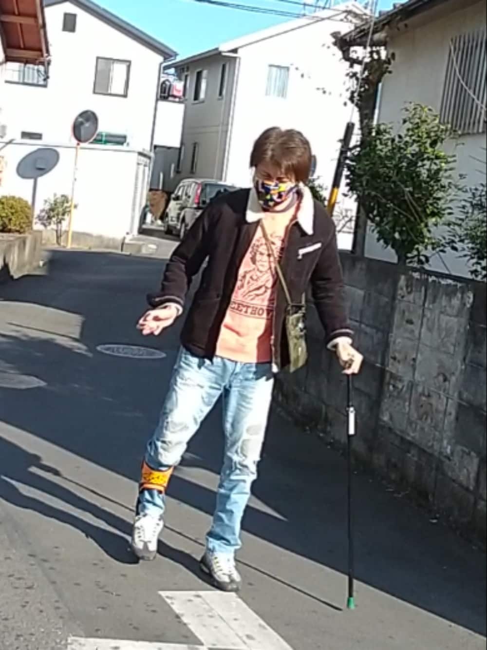「ウォーキングスタイル」｜「A BATHING APEのアイテム（マスク、イエロー系）」を使った、🤘hiroyuki🤘さん（メンズ・181cm）の冬コーディネートの1枚目の写真