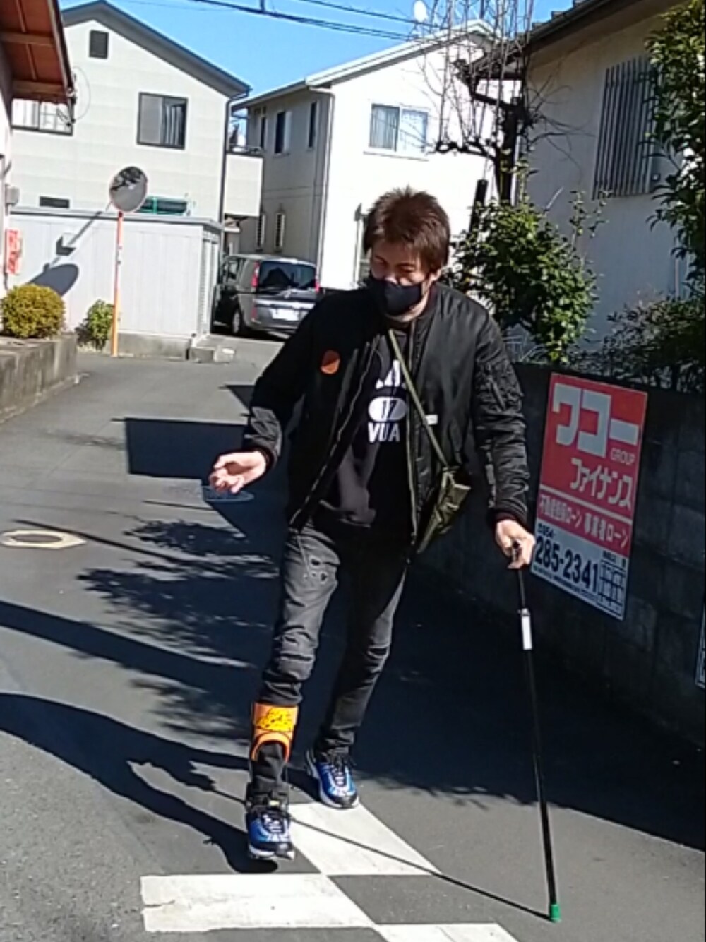 「ウォーキングスタイル」｜「NEIGHBORHOODのアイテム（マスク、ブルー系）」を使った、🤘hiroyuki🤘さん（メンズ・181cm）の春コーディネートの1枚目の写真