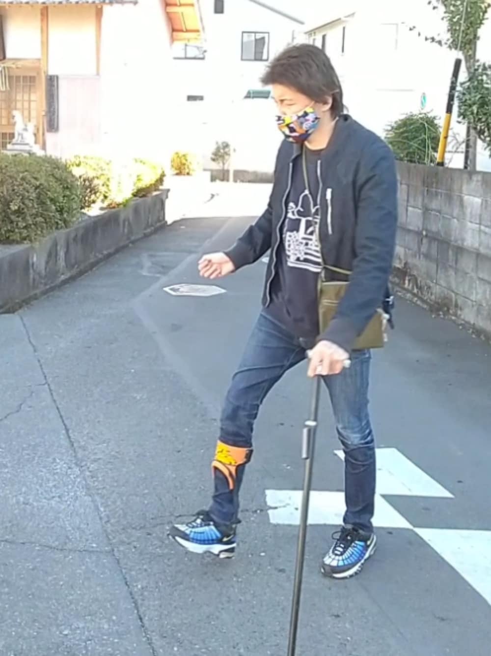 「ウォーキングスタイル」｜「A BATHING APEのアイテム（マスク、イエロー系）」を使った、🤘hiroyuki🤘さん（メンズ・181cm）の冬コーディネートの1枚目の写真