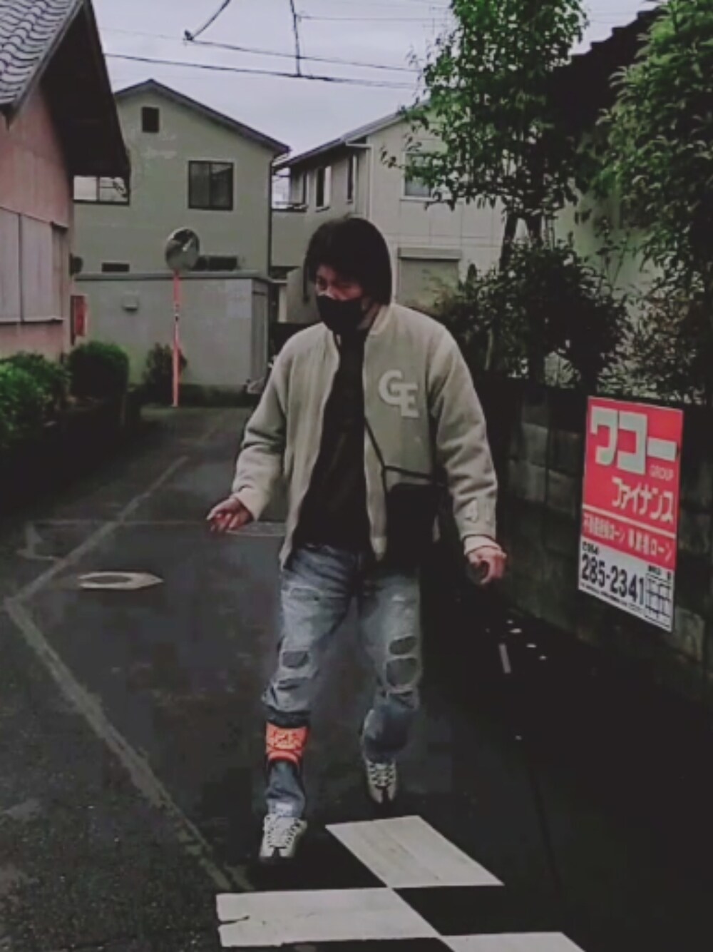 「ウォーキングスタイル」｜「NEIGHBORHOODのアイテム（マスク、ブルー系）」を使った、🤘hiroyuki🤘さん（メンズ・181cm）の春コーディネートの1枚目の写真