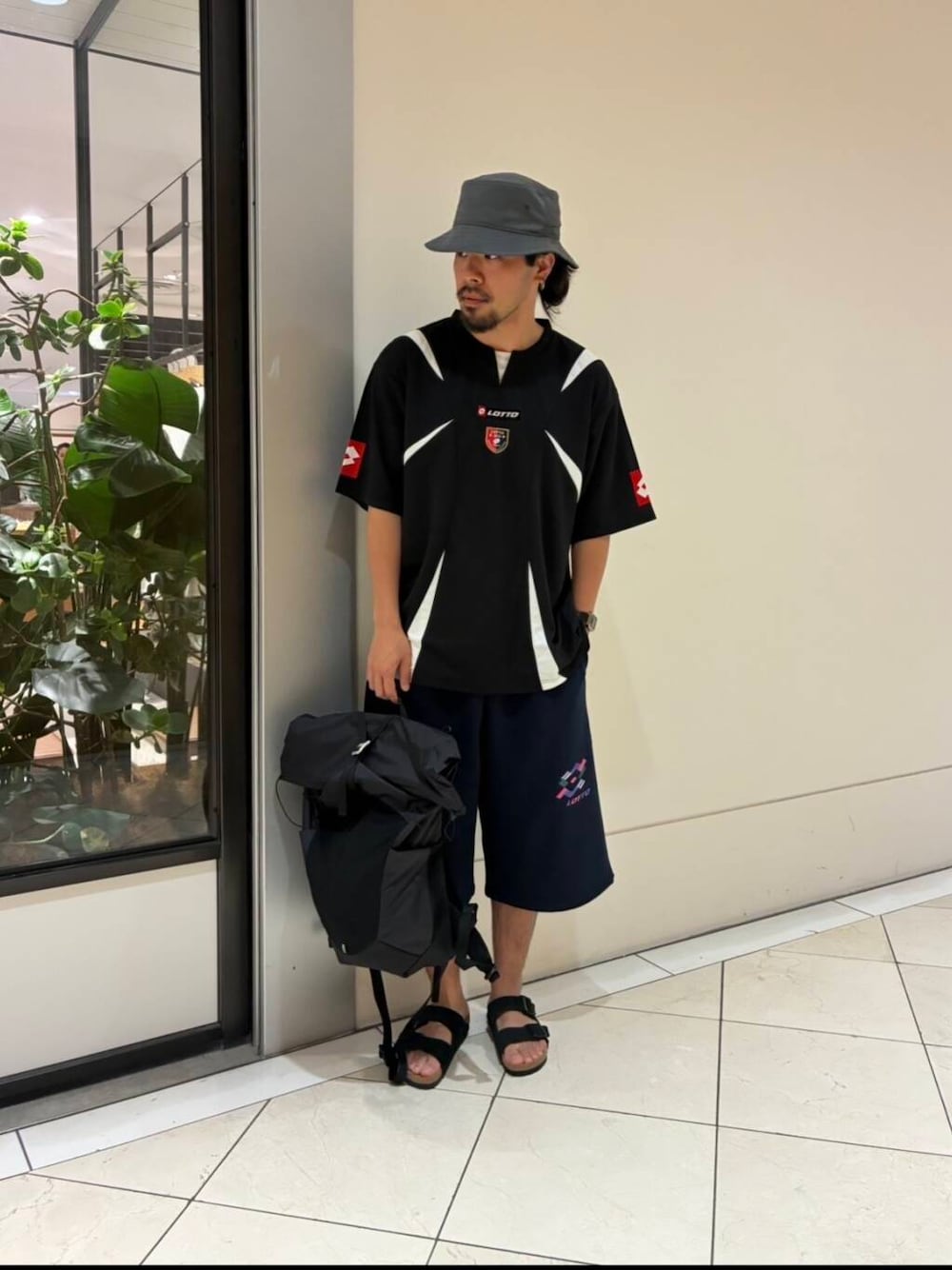 「スポーツミックス、ハット、紫外線対策、サマーショーツ、外遊びコーデ、lotto」｜「BIRKENSTOCKのBIRKENSTOCK　Arizona(Narrow)（サンダル、ブラック系）」を使った、あべちゃんさん（メンズ・174cm）の春コーディネートの1枚目の写真