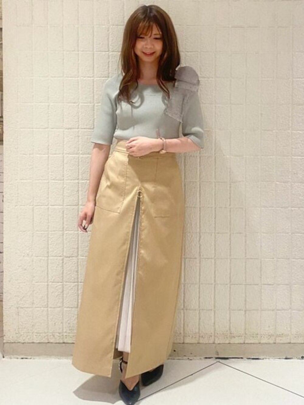 「タイトスカート、チュール、リボン、キレイめ、フェミニン、デートスタイル（WOMEN）、31 Sons de mode、大人フェミニン、トランテアンソンドゥモード、31filles」｜「31 Sons de modeのリボン付きオフショルリブニット（ニット/セーター、グリーン系）」を使った、31sdmpressさん（レディース）の春コーディネートの1枚目の写真