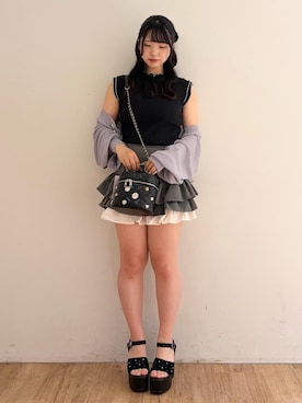 「MAJESTIC LEGON（マジェスティックレゴン）の軽盛れヒールビジューサンダル（サンダル、ブラック系）」を使った、れいなさん（レディース・156cm）の夏コーディネート