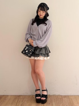 「MAJESTIC LEGON（マジェスティックレゴン）の軽盛れヒールビジューサンダル（サンダル、ブラック系）」を使った、れいなさん（レディース・156cm）の夏コーディネート