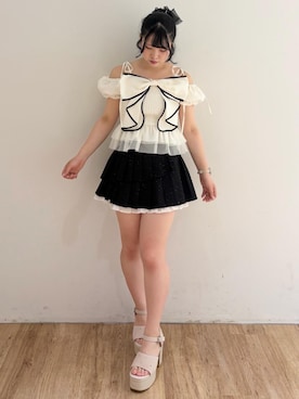 「MAJESTIC LEGON（マジェスティックレゴン）の軽盛れヒールビジューサンダル（サンダル、ホワイト系）」を使った、れいなさん（レディース・156cm）の夏コーディネート