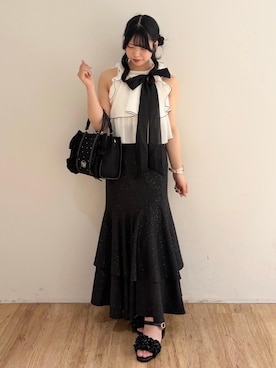 「MAJESTIC LEGON（マジェスティックレゴン）のローヒールフリルビジューサンダル（サンダル、ブラック系）」を使った、れいなさん（レディース・156cm）の夏コーディネート