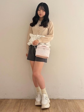 「MAJESTIC LEGON（マジェスティックレゴン）のベルトセットハイウエストショートパンツ（その他パンツ、グレー系）」を使った、れいなさん（レディース・156cm）の秋コーディネート