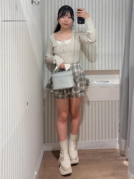 「MAJESTIC LEGON（マジェスティックレゴン）のレイヤードライクフレアショートスカパン（スカート、ホワイト系）」を使った、れいなさん（レディース・156cm）の秋コーディネート