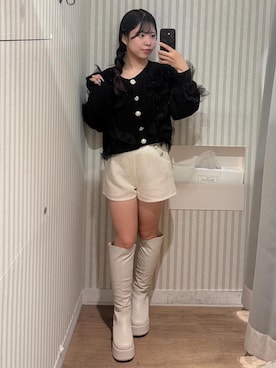 「MAJESTIC LEGON（マジェスティックレゴン）のバックリボン厚底ロングブーツ（ブーツ、ホワイト系）」を使った、れいなさん（レディース・156cm）の秋コーディネート