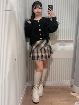 「MAJESTIC LEGON（マジェスティックレゴン）のバックリボン厚底ロングブーツ（ブーツ、ホワイト系）」を使った、れいなさん（レディース・156cm）の秋コーディネート