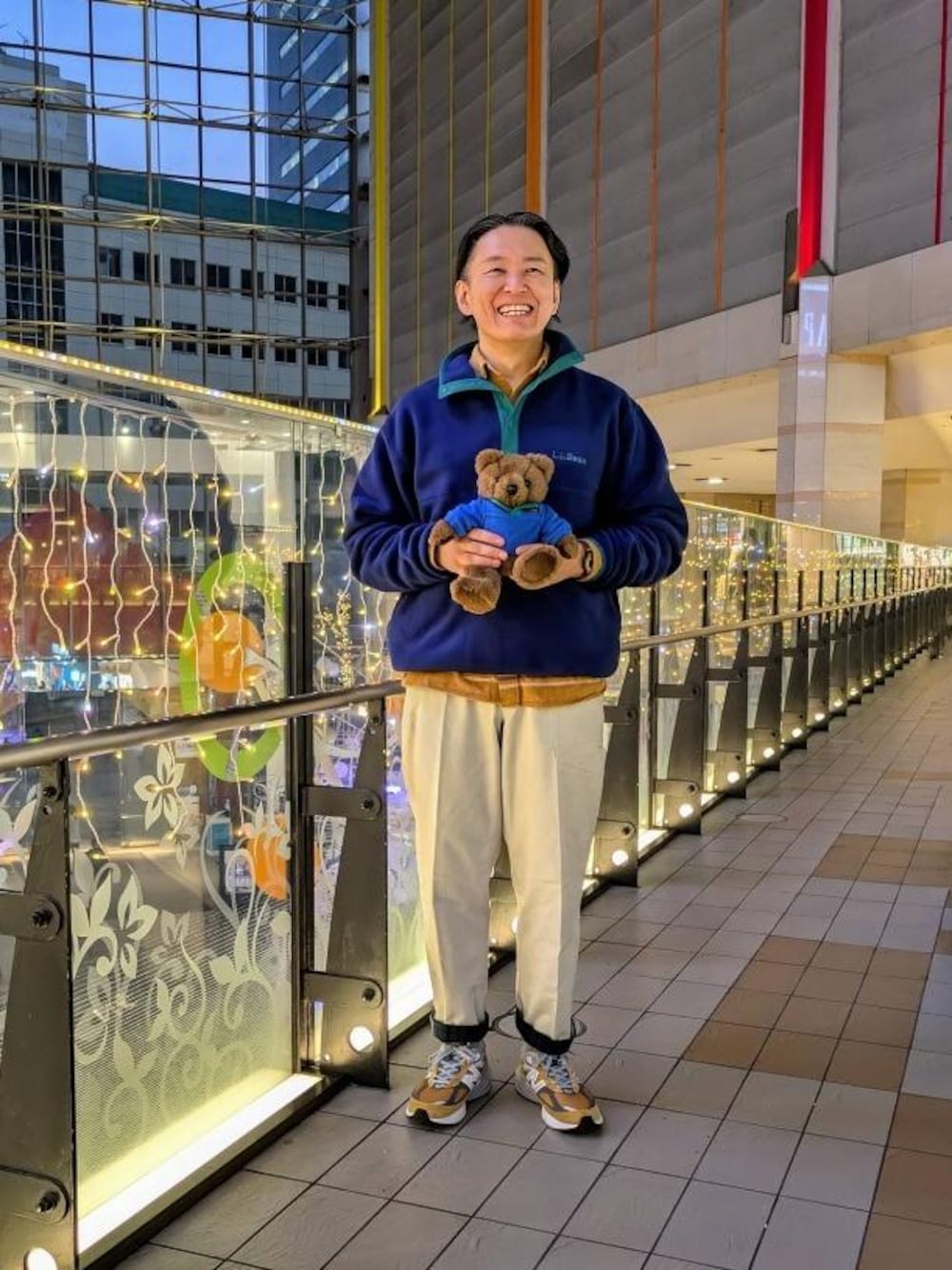 「アメカジ、冬コーデ、フリース、アウトドアミックス、ぬいぐるみ、エルエルビーン、llbeanjapan、BeanOutsider、llbeanstyling、LLbean」｜「L.L.Beanのエル・エル・ベア・ウィズ・フリース・プルオーバー（おもちゃ、その他）」を使った、utsさん（メンズ・171cm）の秋コーディネートの1枚目の写真