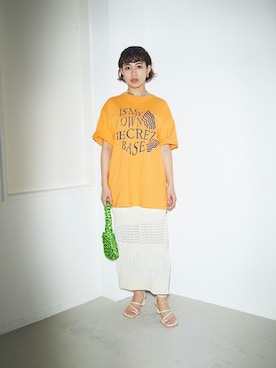 「カラーTシャツ」｜「アイテム（サンダル）」を使った、SLY officialさん（レディース・159cm）の春コーディネート