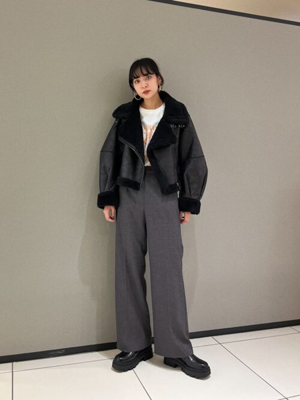 SLY VINTAGE CRACK SHORT B-3　ボア ムートン　ブラック SLY（スライ）の「VINTAGE CRACK SHORT B-3 ヴィンテージクラック