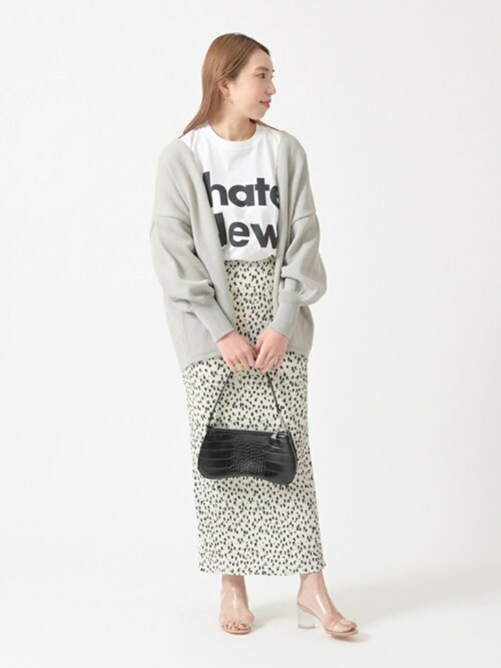 「カーディガン、花柄、Tシャツ、春コーデ、ubyspickspan」｜「U by SPICK&SPANの【GMT/ジーエムティー】 I Hate New Tee◆（Tシャツ/カットソー、ホワイト系）」を使った、Kateさん（レディース・163cm）の春コーディネートの1枚目の写真