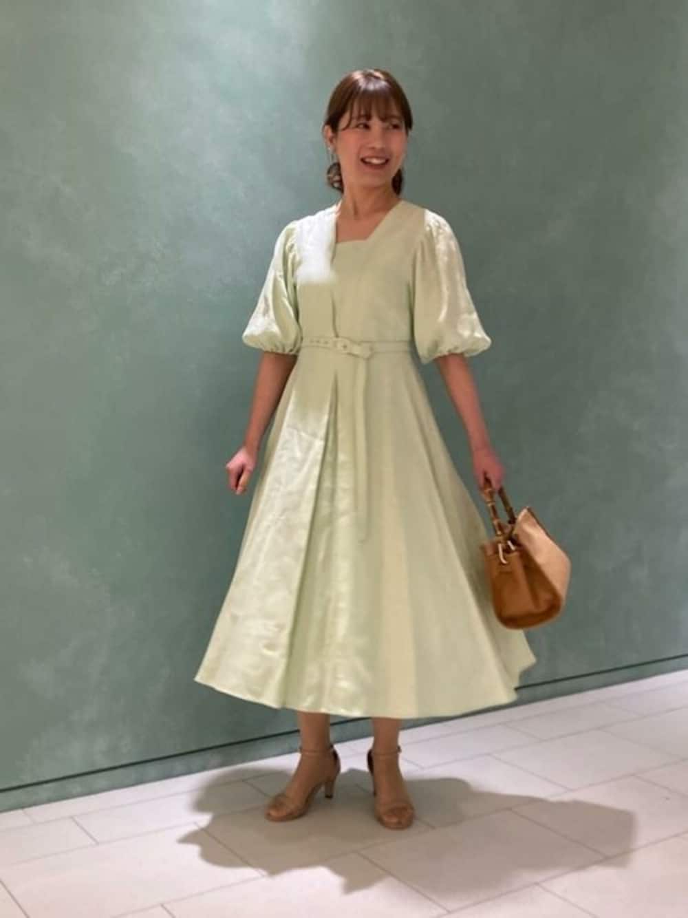 ソフトリネンパフフレア ワンピースを使った人気ファッション