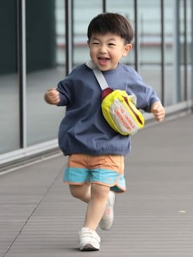 「アイテム（ボディバッグ/ウエストポーチ、レッド系）」を使った、こども ビームスさん（キッズ・90cm）の春コーディネート