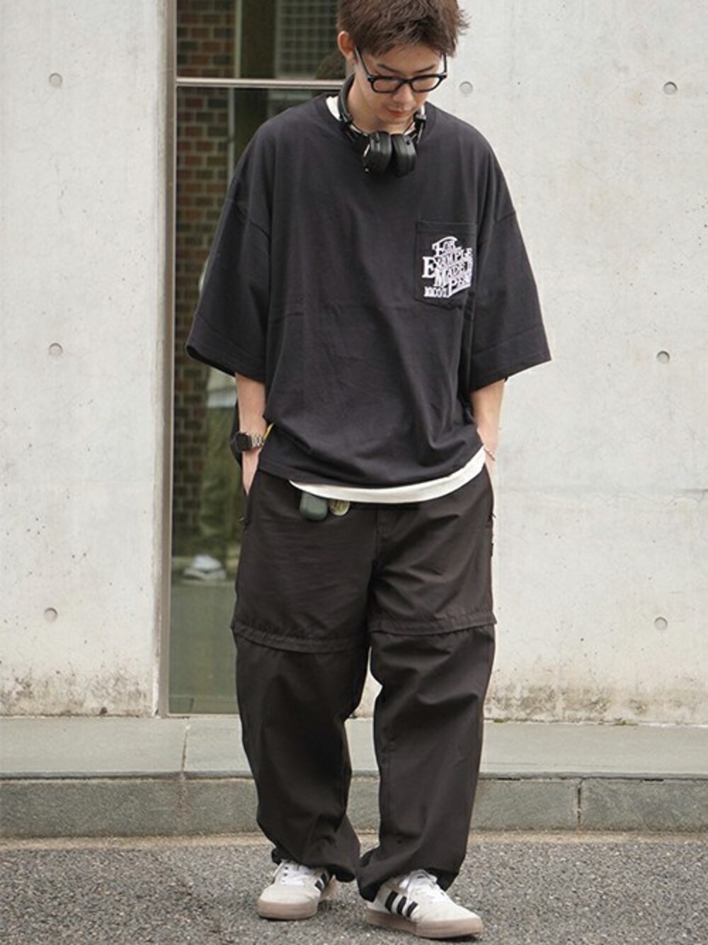 「adidas、ブラックコーデ、ストリート、２ＷＡＹ、シンプルコーデ、ストリートコーデ、2wayパンツ、example、MFCSTORE、MFC STORE」｜「EXAMPLEのEXAMPLE MADE IN PEACE BIG SILHOUETTE POCKET S/S TEE（Tシャツ/カットソー、ブラック系）」を使った、MFC STORE 名古屋さん（メンズ・170cm）の夏コーディネートの1枚目の写真
