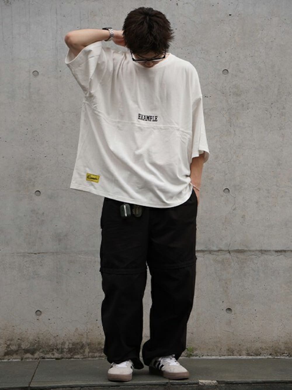 「ビッグシルエット、Tシャツ、adidas、ストリート、２ＷＡＹ、シンプルコーデ、2wayパンツ、example、MFCSTORE、MFC STORE」｜「MFC STOREのMFC STORE BAGGY STRAIGHT 2WAY PANTS（その他パンツ、ブラック系）」を使った、MFC STORE 名古屋さん（メンズ・170cm）の夏コーディネートの1枚目の写真