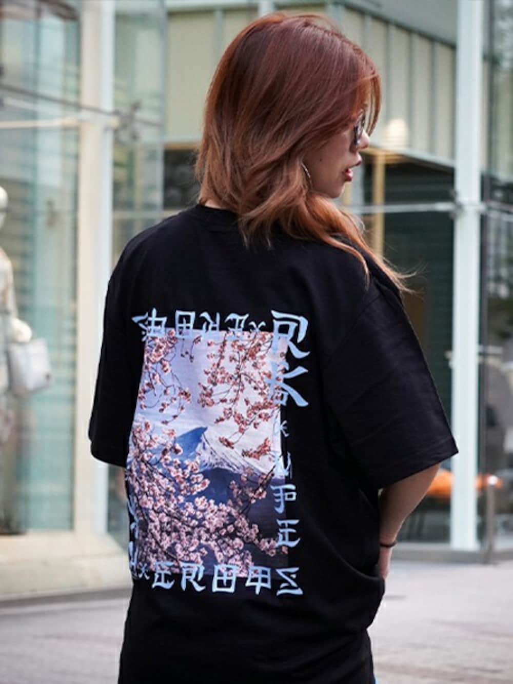 「ストリート、コラボレーション、富士山、プリントT、シンプルスタイル、メンズコーデ、アーティストTシャツ、MFCSTORE、MFC STORE、RK」｜「MFC STOREのMFC STORE RK 富士山 TEE（Tシャツ/カットソー、ブラック系）」を使った、MFC STORE 名古屋さん（レディース・157cm）の夏コーディネートの1枚目の写真