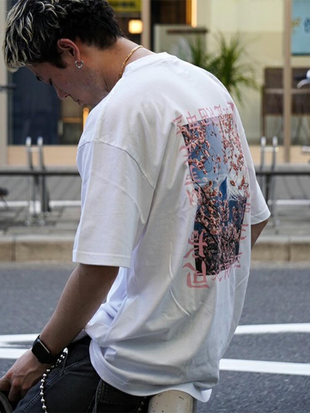 「コラボレーション、富士山、プリントT、夏コーデ、シンプルスタイル、白Tシャツ、アーティストTシャツ、MFCSTORE、MFC STORE、RK」｜「MFC STOREのMFC STORE RK 富士山 TEE（Tシャツ/カットソー、ホワイト系）」を使った、MFC STORE 名古屋さん（メンズ・176cm）の夏コーディネートの1枚目の写真