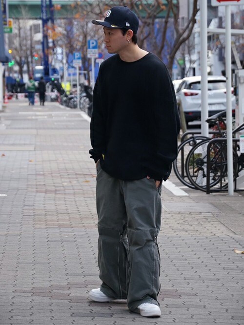 「カットソー、キャップ、ストリート、NEW ERA、シンプルスタイル、サーマル、メンズコーデ、example、MFCSTORE、MFC STORE」｜「EXAMPLEのEXAMPLE COLLEGEEX LOGO THERMAL（Tシャツ/カットソー、ブラック系）」を使った、MFC STORE 名古屋さん（メンズ・176cm）の冬コーディネートの1枚目の写真