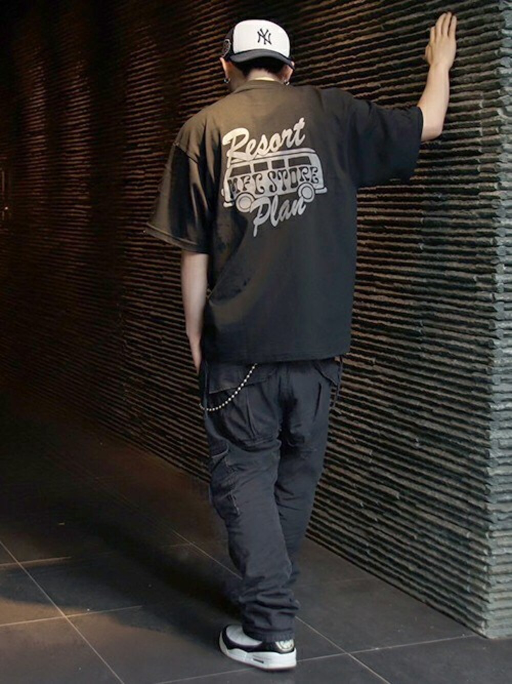 「ロゴT、NIKE、キャップ、Tシャツ、ブラックコーデ、ストリート、シンプルスタイル、MFCSTORE、MFC STORE、グラック」｜「MFC STOREのMFC STORE ORIGINAL PILINA S/S TEE（Tシャツ/カットソー、ブラック系）」を使った、MFC STORE 名古屋さん（メンズ・176cm）の春コーディネートの1枚目の写真