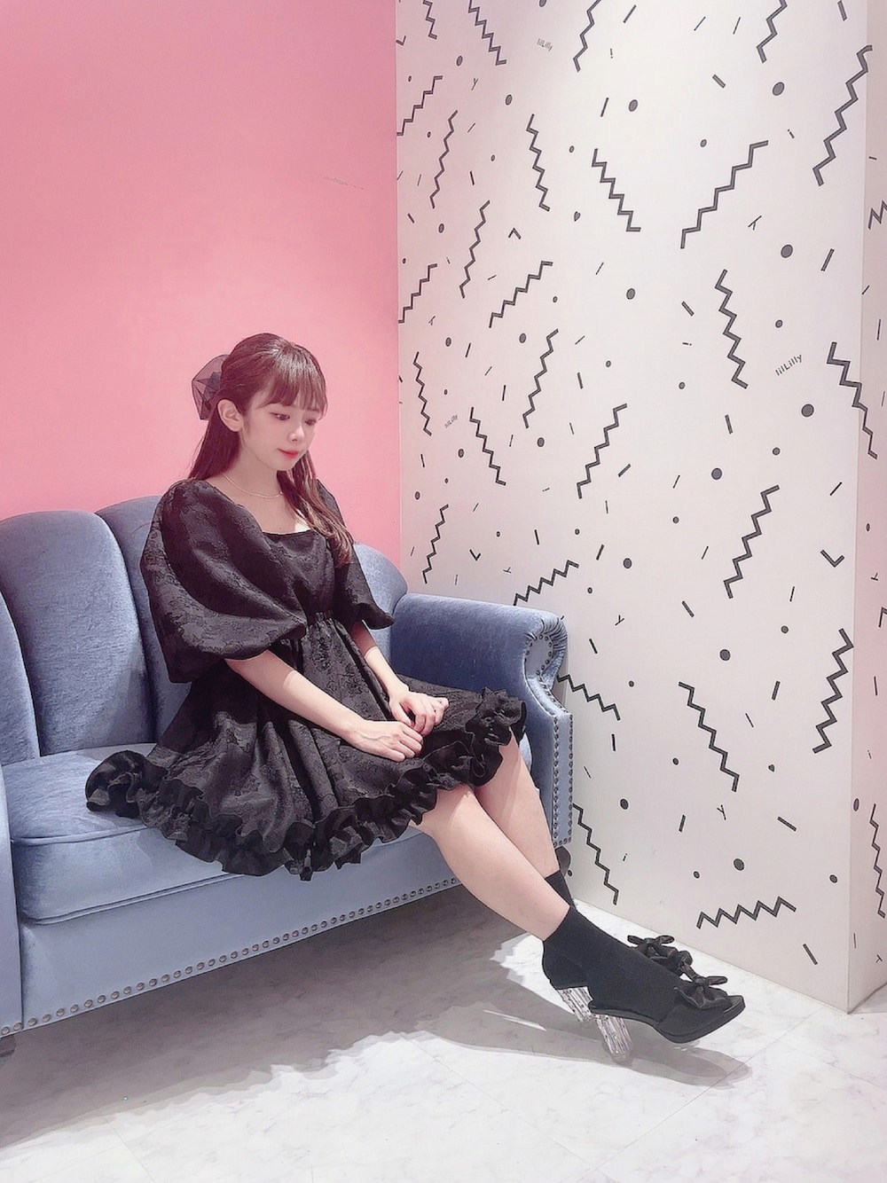 「PAINのフラワージャガードパフチュニック（ワンピース、ブラック系）」を使った、mayuさん（レディース・160cm）の夏コーディネートの1枚目の写真
