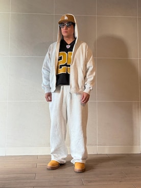 「アイテム（パーカー、ホワイト系）」を使った、Takashi.e.rさん（メンズ・165cm）の秋コーディネート