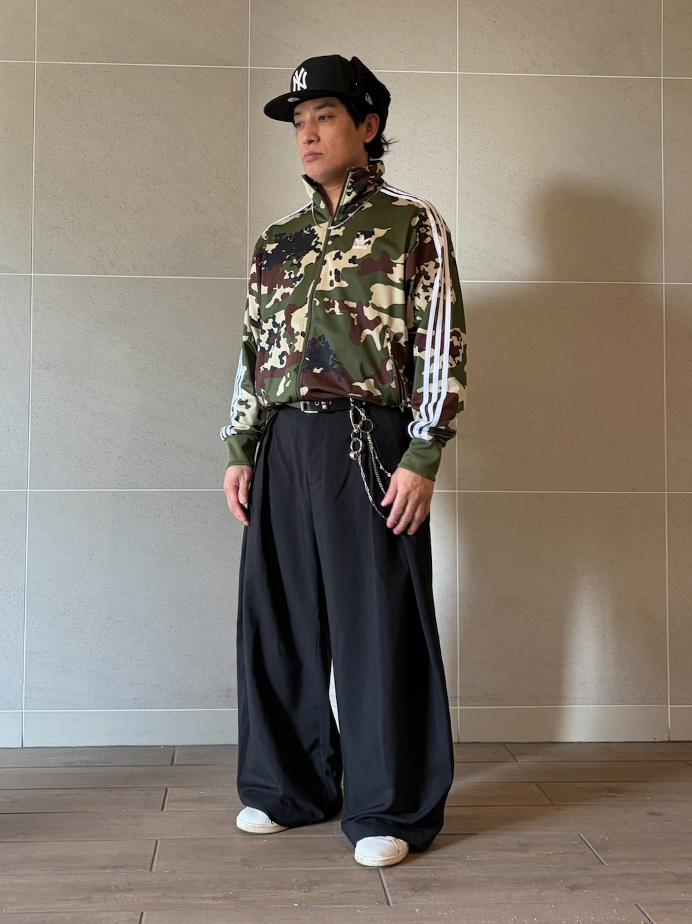 adidas（アディダス）の「カモ フットボール トラックトップ