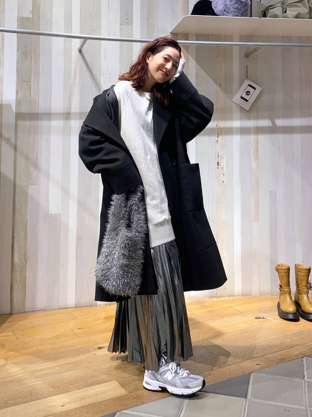 「スウェット、アウター、ロングスカート、スカート、冬コーデ、ジーナシスト_JEANASIS、JEANASIS、カジュアル、着痩せ・細見え、オーバーサイズ、テーマパーク、デート/ロマンティック、女子会、女子ウケ、ゆったり」｜「JEANASISのサスティナブルヴィンテージウラケBIGプルオーバー/239740（スウェット、ベージュ系）」を使った、AIKAさん（レディース・159cm）の秋コーディネートの1枚目の写真