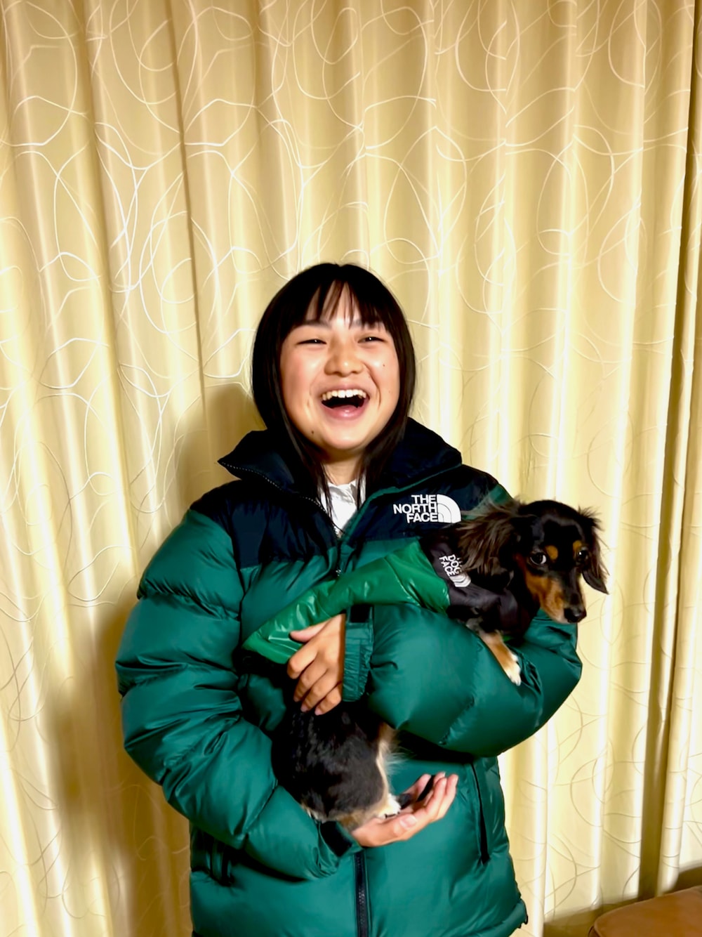 「THE NORTH FACE、お出かけコーデ、休日コーデ、秋冬コーデ、カジュアルコーデ、おしゃれさんと繋がりたい、おそろいコーデ、グリーン、ヌプシ」｜「THE NORTH FACEのアイテム（ダウンジャケット/コート、グリーン系）」を使った、TOMOさん（メンズ・165cm）の冬コーディネートの1枚目の写真