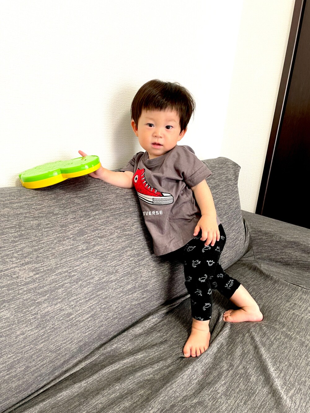 「シャツスタイル、converse、西松屋、キッズコーデ、80cm、男の子、1歳4ヶ月」｜「CONVERSEのアイテム（Tシャツ/カットソー、グレー系）」を使った、そらひなさん（キッズ・70cm）の夏コーディネートの1枚目の写真