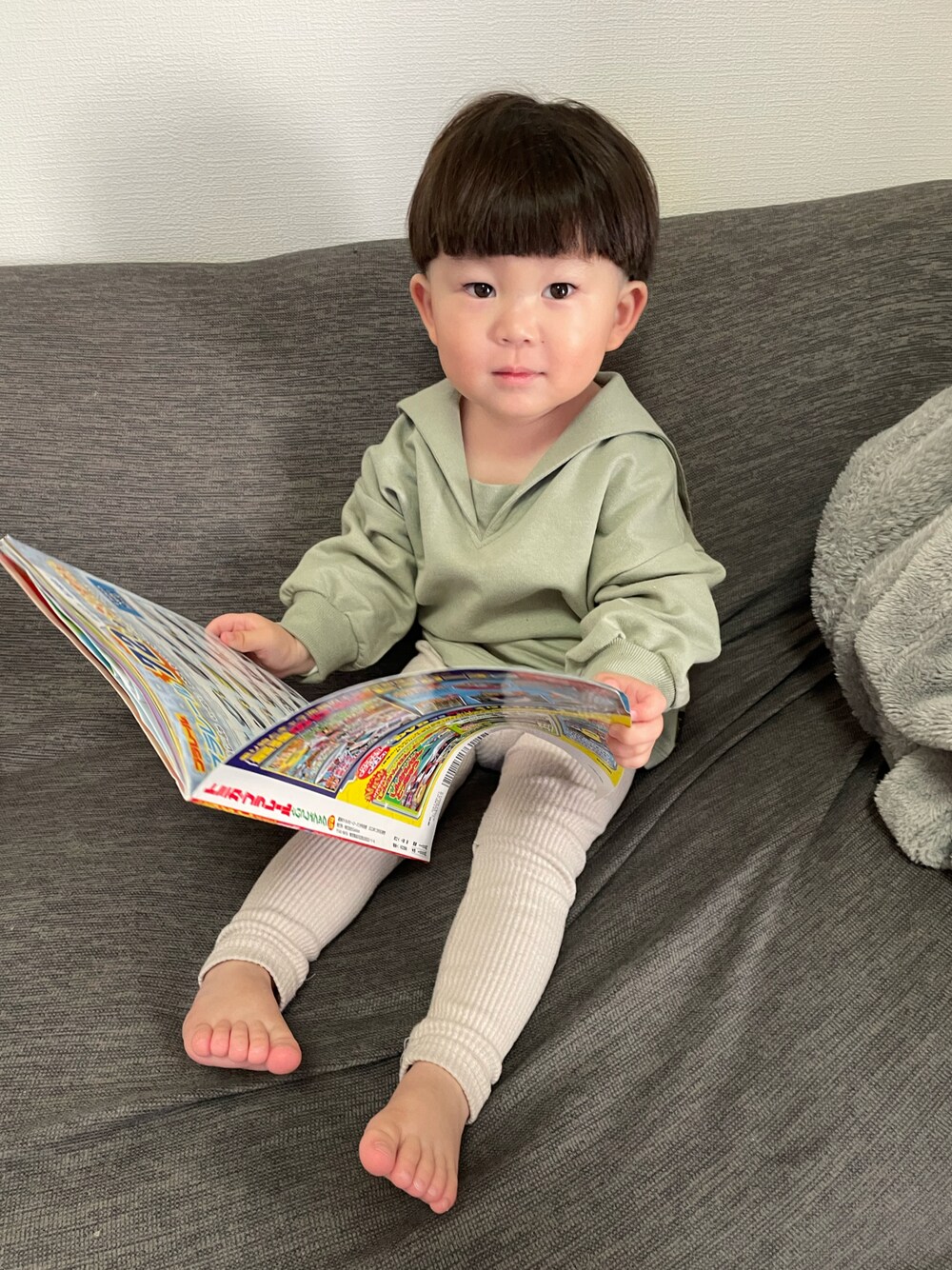 「キッズコーデ、男の子コーデ、シンプルコーデ、男の子ファッション、レギンス、セーラー襟、しまむら、2歳」｜「しまむらのアイテム（トップス、グリーン系）」を使った、そらひなさん（キッズ・80cm）の冬コーディネートの1枚目の写真