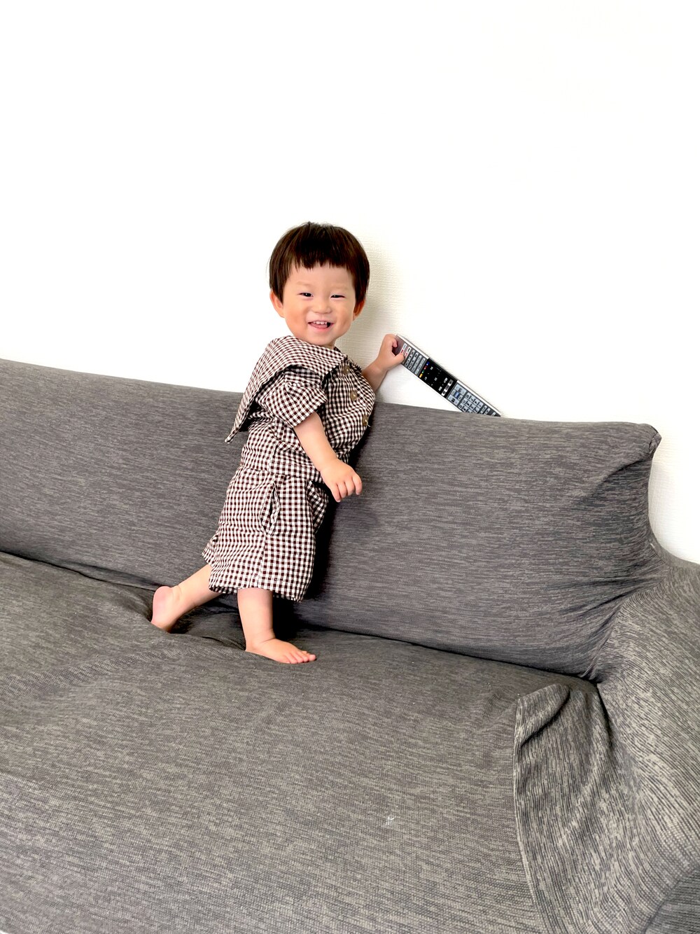 「韓国子供服、セットアップ、ギンガムチェック、1歳3ヶ月、男の子、80cm、夏コーデ」｜「Jessyca kidsのアイテム（カーゴパンツ、ブラウン系）」を使った、そらひなさん（レディース・159cm）の夏コーディネートの1枚目の写真