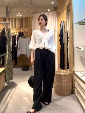 「SHENERY（シーナリー）の3タックイージーパンツ（その他パンツ、ブラック系）」を使った、Chisato Tagamiさん（レディース・163cm）の春コーディネート